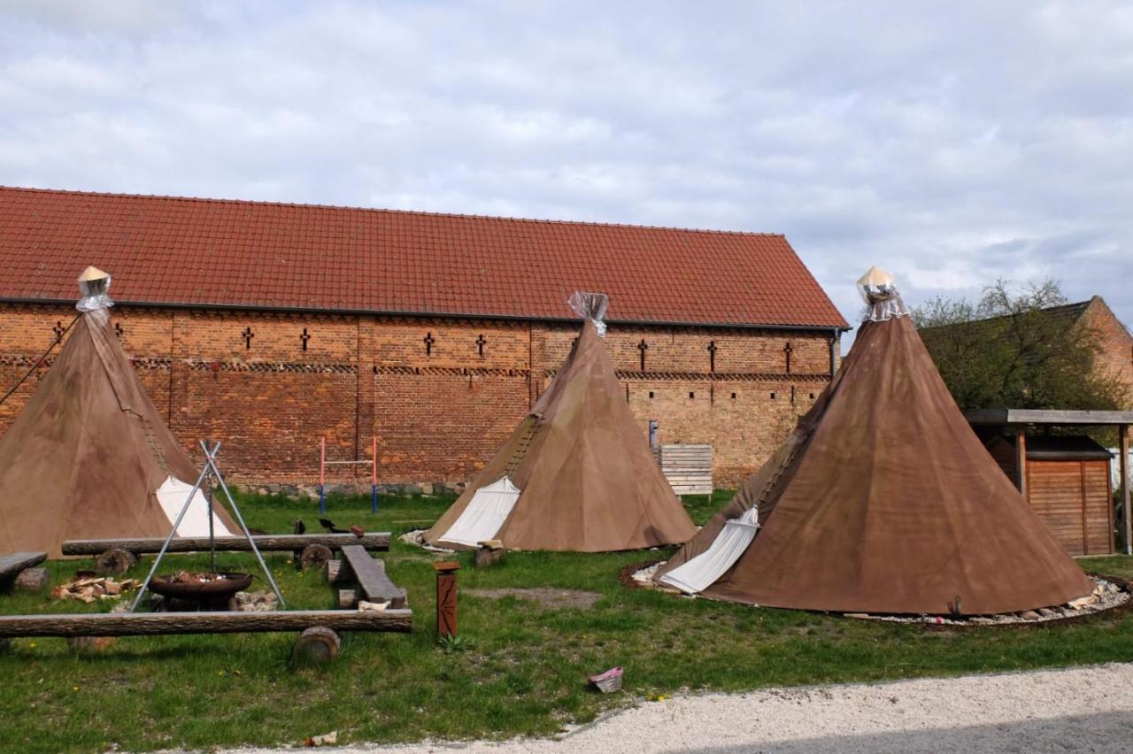 Hotel Kuckunniwi Tipidorf Tauche Exterior foto